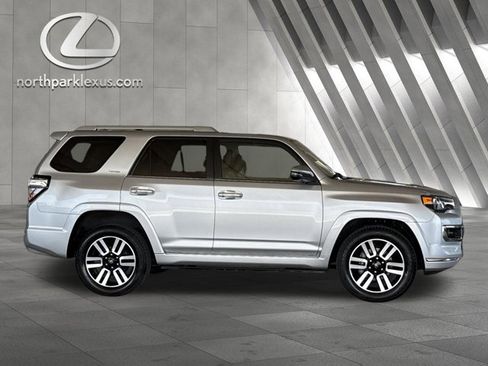 Used 2022 Toyota 4Runner Limited AWD/4WD image 4