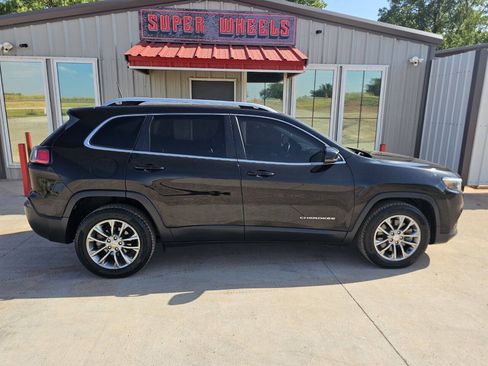 Used 2019 Jeep Cherokee Latitude Plus FWD image 6