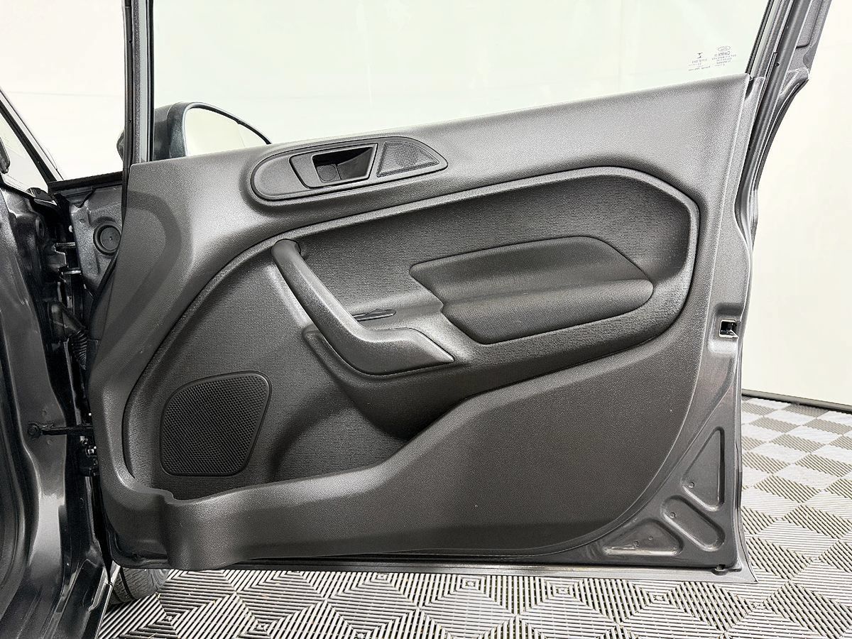 Used 2018 Ford Fiesta SE FWD image 42
