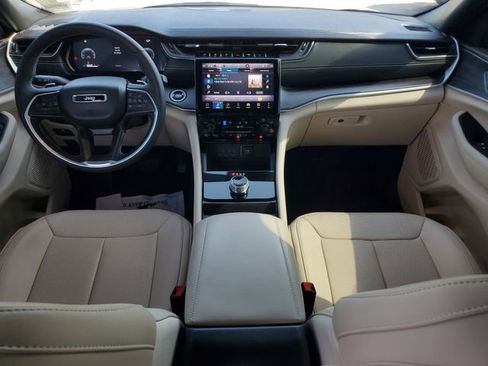 Certified 2025 Jeep Grand Cherokee Limited w/ Luxury Tech Group II RWD image 19
