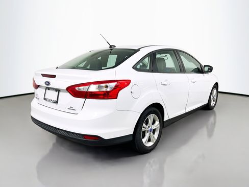 Used 2013 Ford Focus SE w/ SE Winter Pkg image 4