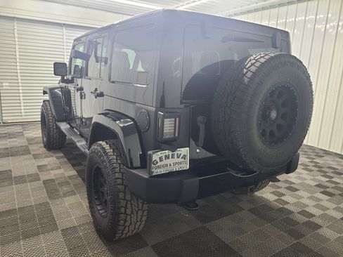 Used 2012 Jeep Wrangler Unlimited Sahara AWD/4WD image 7