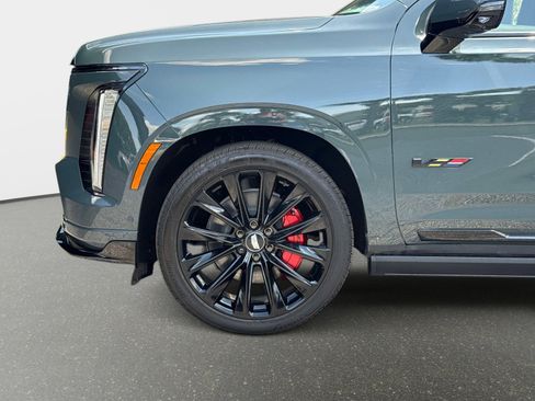 Used 2026 Cadillac Escalade V w/ LPO, ONYX Package image 12