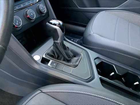 Used 2022 Volkswagen Taos SE image 16