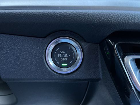 Used 2025 Chevrolet Traverse LT image 33