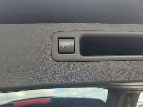 Used 2022 Toyota Highlander XLE image 10