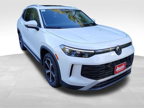 New 2026 Volkswagen Tiguan SE image 7