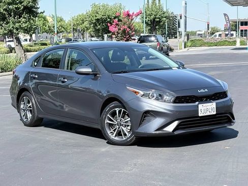 Used 2024 Kia Forte LXS FWD image 2