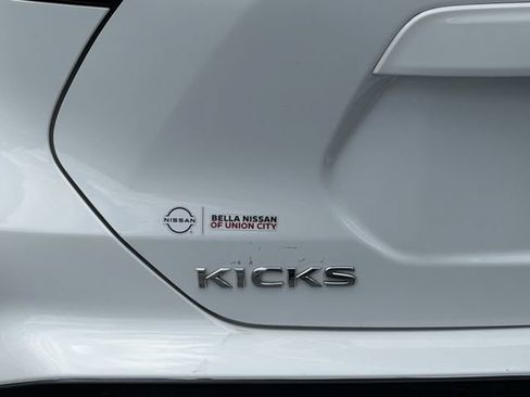 Certified 2022 Nissan Kicks SR FWD image 5