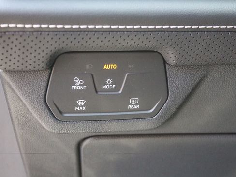 Used 2024 Volkswagen Atlas SE FWD image 28