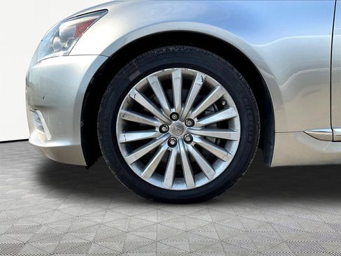 Used 2017 Lexus LS 460 AWD w/ Comfort Package image 32