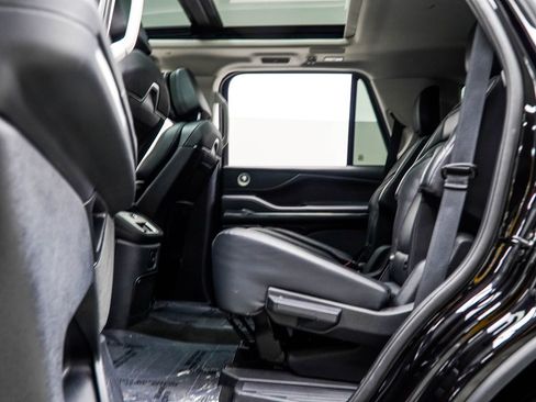 Used 2025 Lincoln Navigator Reserve image 41