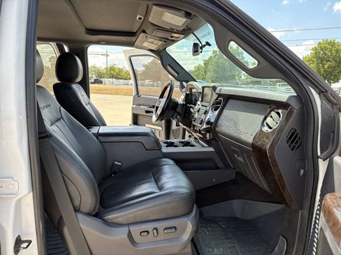 Used 2015 Ford F250 Platinum w/ FX4 Off-Road Package AWD/4WD image 16