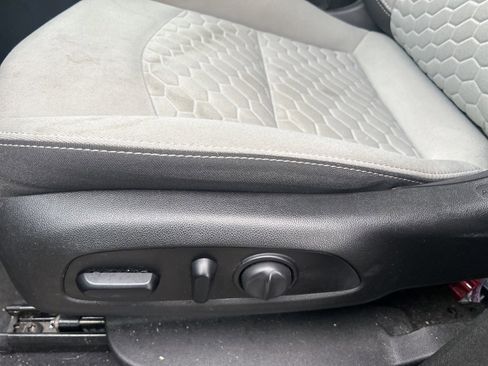 Used 2020 Chevrolet Equinox LS w/ LS Convenience Package image 7