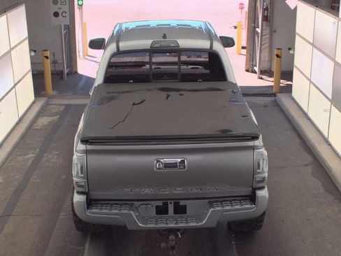 Used 2017 Toyota Tacoma SR5 w/ Tow Package image 5