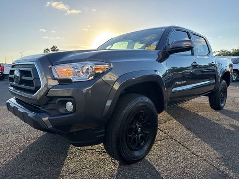Used 2022 Toyota Tacoma SR5 w/ Technology Package image 3