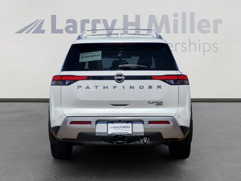 Used 2025 Nissan Pathfinder Platinum w/ Cargo Package image 5