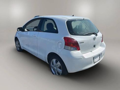 Used 2011 Toyota Yaris 2-Door Hatchback w/ Convenience Pkg FWD image 5