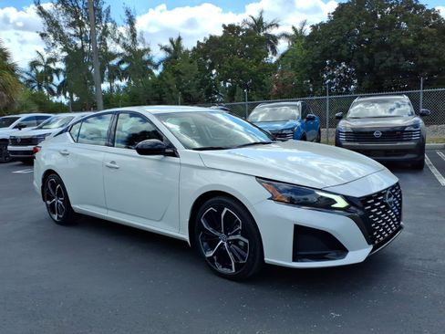 Certified 2023 Nissan Altima 2.5 SR image 10