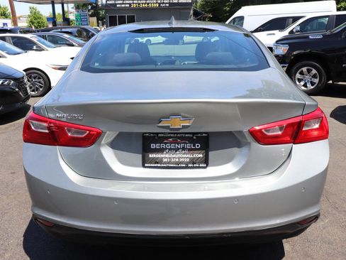 Used 2025 Chevrolet Malibu LT FWD image 4