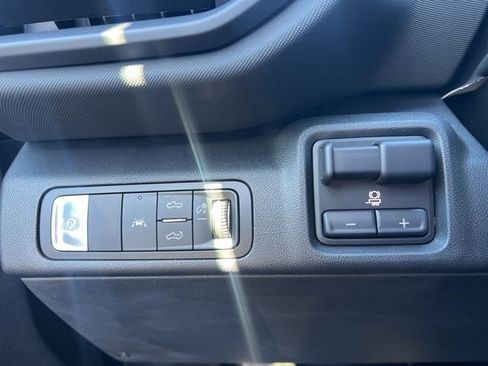 Used 2025 Chevrolet Silverado EV LT image 19