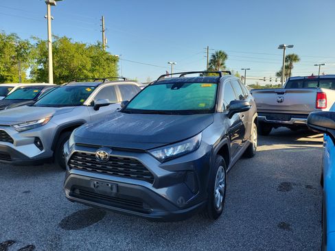 Used 2021 Toyota RAV4 LE image 29