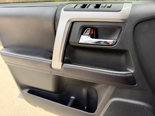 Used 2017 Toyota 4Runner SR5 Premium RWD image 22