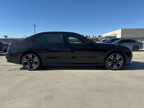 Used 2025 BMW i7 xDrive60 w/ Executive Package image 6