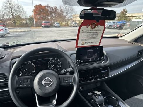 Used 2022 Nissan Rogue SV AWD/4WD image 12
