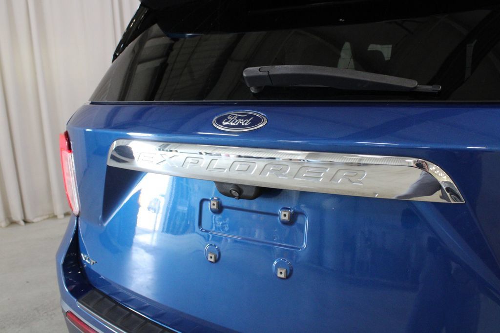 Used 2020 Ford Explorer XLT w/ Equipment Group 202A AWD/4WD image 31