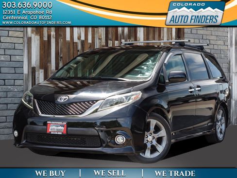 Used 2016 Toyota Sienna SE FWD image 1