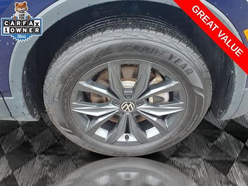 Used 2024 Volkswagen Tiguan SE w/ Panoramic Sunroof Package image 7