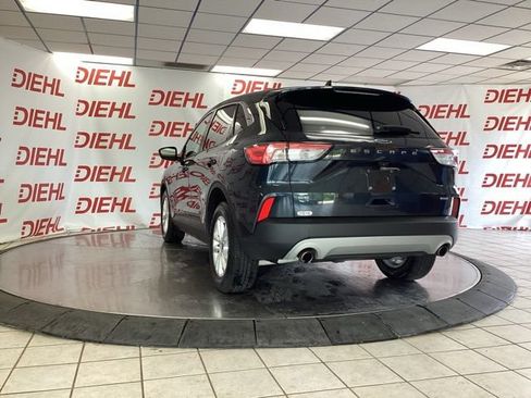 Used 2022 Ford Escape SE w/ Cold Weather Package FWD image 5