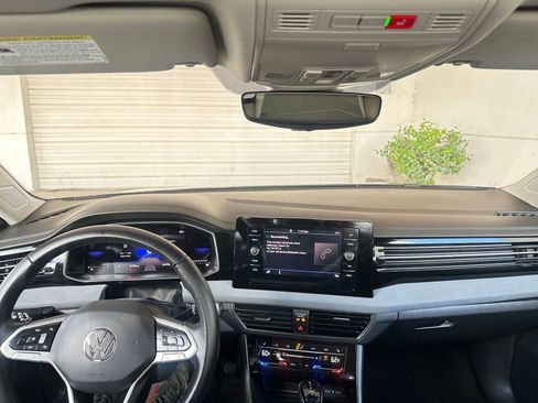 Used 2025 Volkswagen Jetta SE image 33