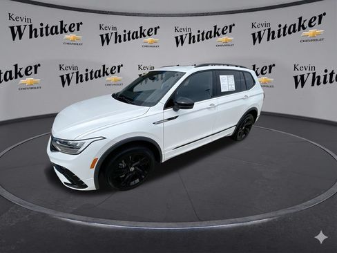 Used 2023 Volkswagen Tiguan SE R-Line AWD/4WD image 4