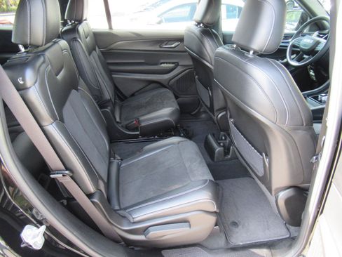 Used 2025 Jeep Grand Cherokee L Laredo RWD image 32