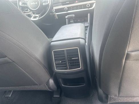 Used 2025 Kia Sportage LX FWD image 30