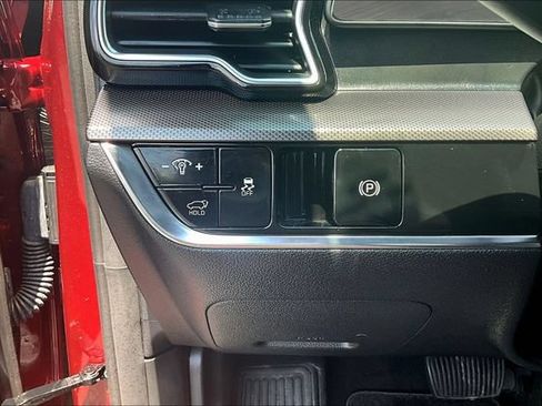 Certified 2025 Kia Sportage SX AWD/4WD image 15