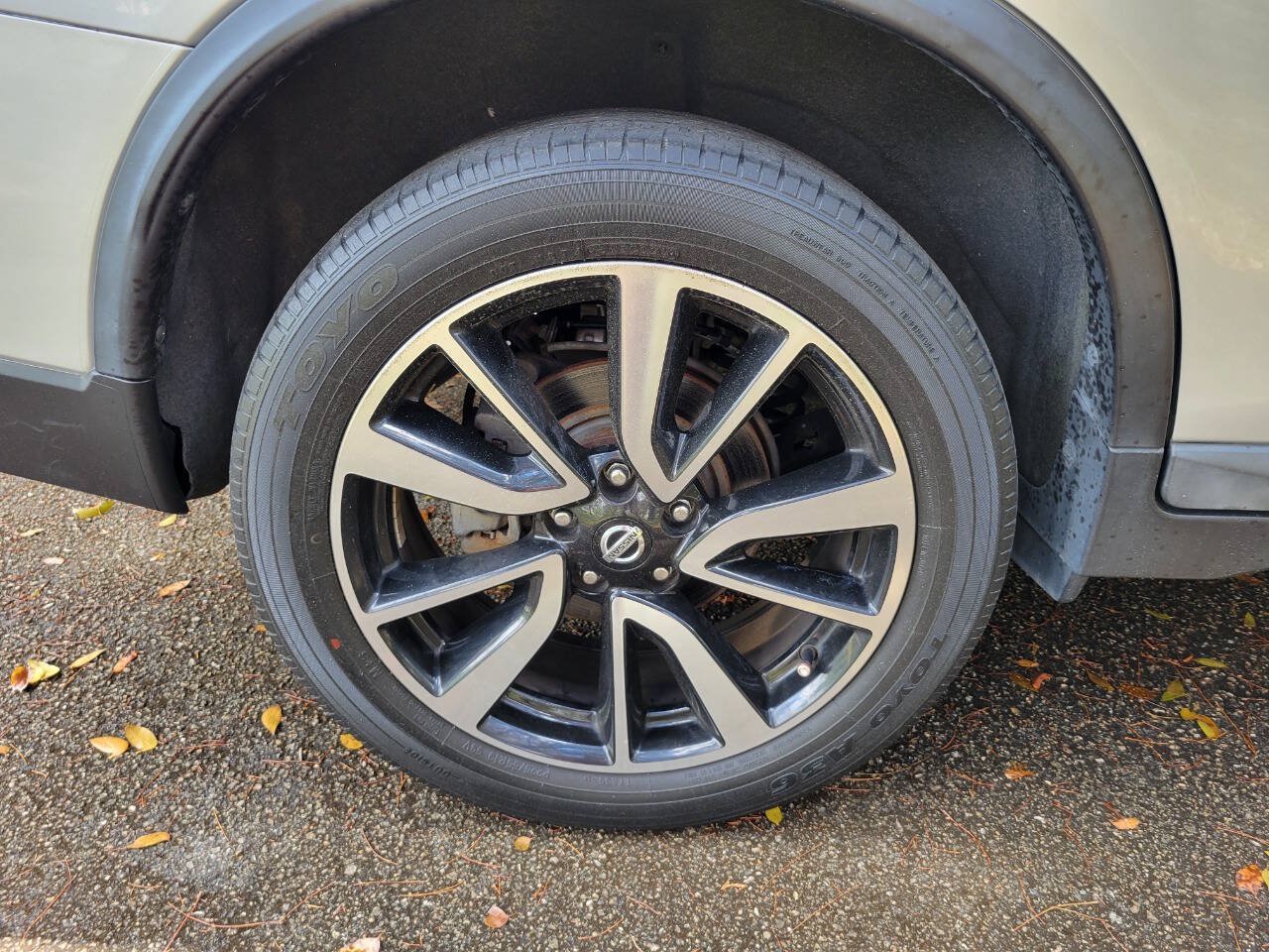 Used 2019 Nissan Rogue SL AWD/4WD image 14