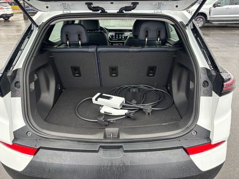 Used 2023 Chevrolet Bolt EUV LT w/ Convenience Package image 11