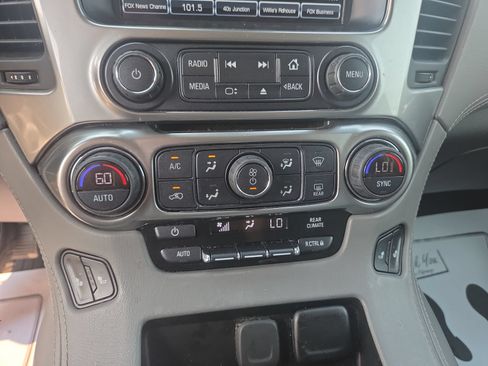 Used 2019 Chevrolet Tahoe LT w/ LT Signature Package RWD image 21