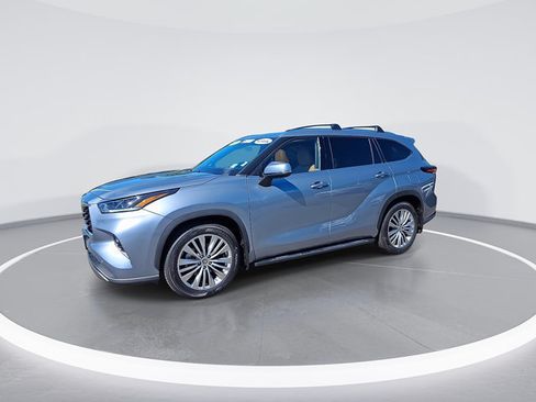 Certified 2024 Toyota Highlander Platinum AWD/4WD image 5
