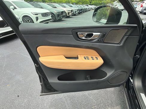 Used 2023 Volvo XC60 B5 Ultimate w/ Climate Package FWD image 25