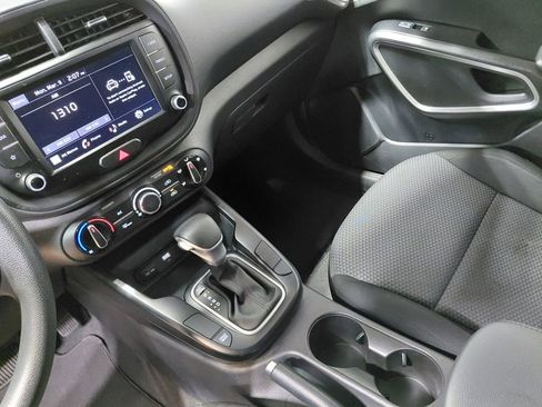 Used 2023 Kia Soul LX w/ LX Technology Package image 21