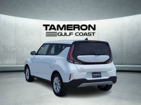 Used 2025 Kia Soul LX w/ LX Technology Package FWD image 3