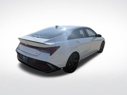 Used 2026 Hyundai Elantra SEL FWD image 3