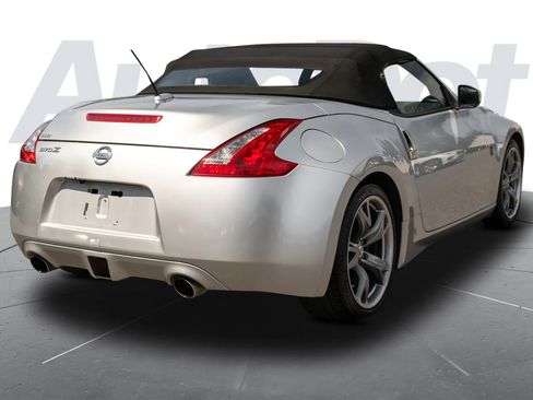 Used 2010 Nissan 370Z Touring w/ Sport Pkg RWD image 7