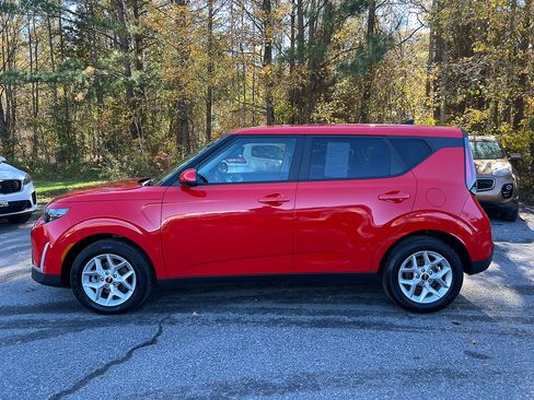 Used 2025 Kia Soul LX w/ LX Technology Package image 2