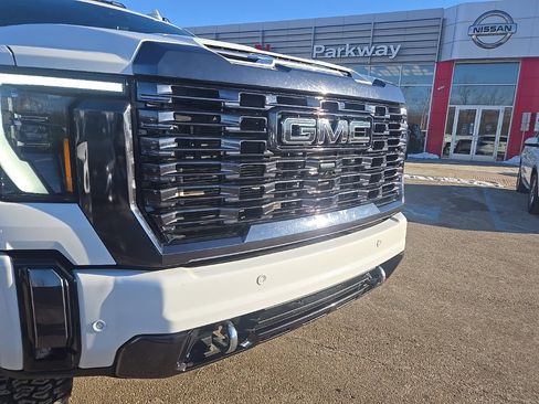 Used 2024 GMC Sierra 3500 Denali Ultimate image 10
