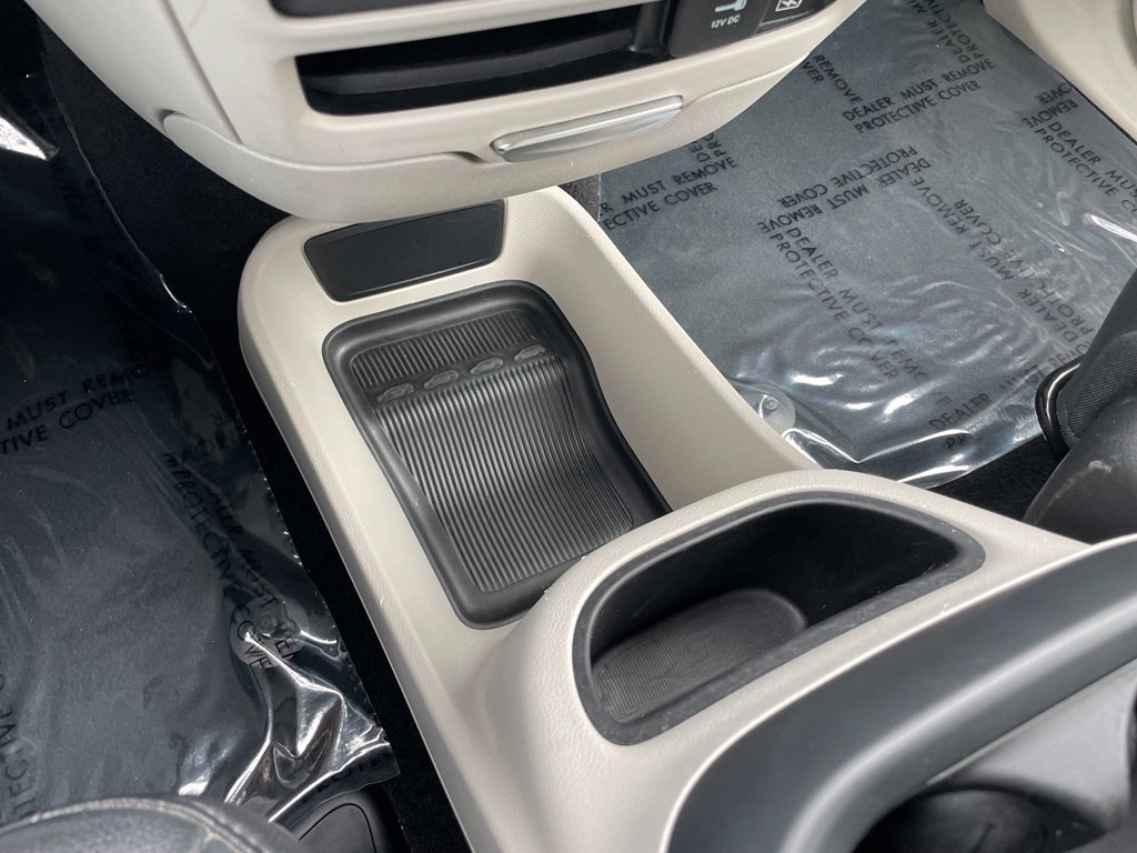 Used 2022 Chrysler Pacifica Touring-L FWD image 16